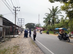 Protap 01 Polsek Sungai Raya Dukung Ketertiban Lalu Lintas Pagi Hari