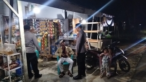 Patroli Malam Polsek Sungai Raya Pantau Aktivitas Warga Bukit Selamat