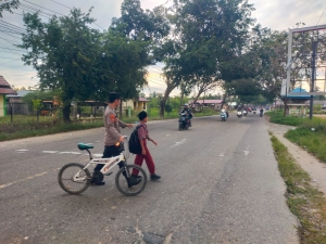 Polsek Birem Bayeun Gelar Protap 01 untuk Tertib Lalu Lintas Pagi Hari