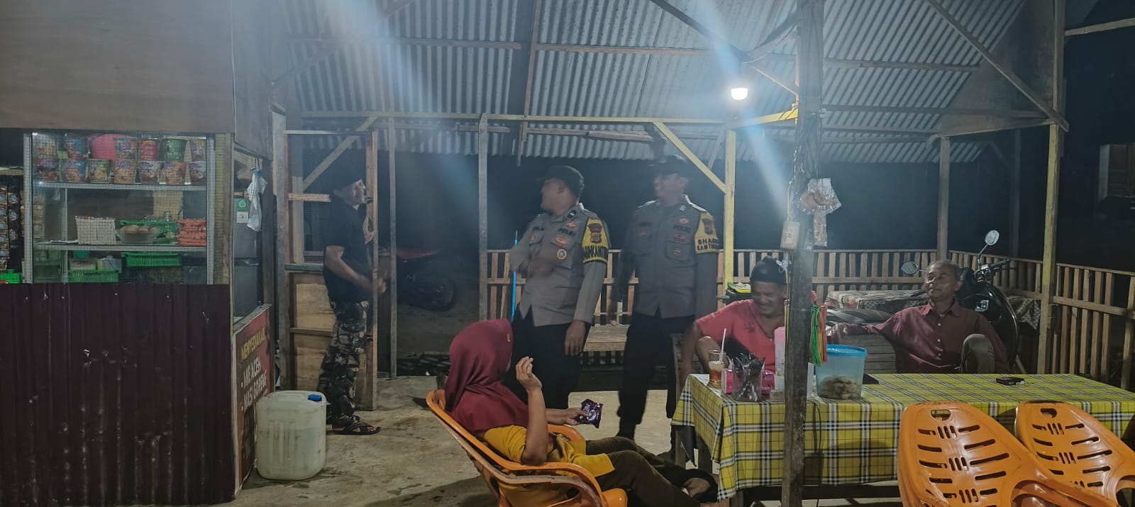 Patroli Malam Polsek Rantau Selamat Pantau Aktivitas Warga
