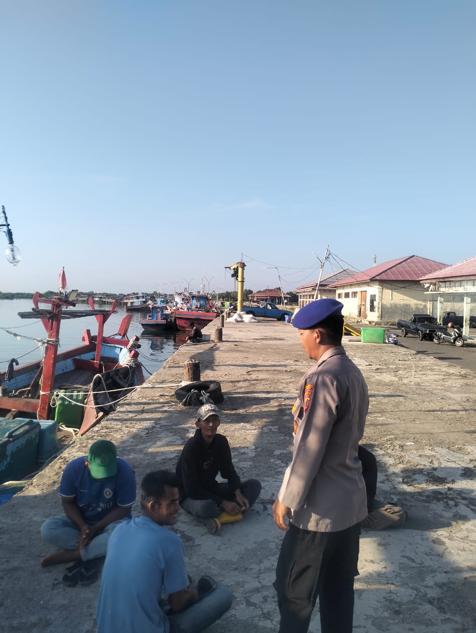 Sat Polairud Polres Langsa Laksanakan Patroli Dialogis di TPI Kuala Langsa