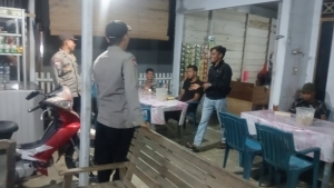 Patroli Malam Polsek Sungai Raya Pantau Aktivitas Warga