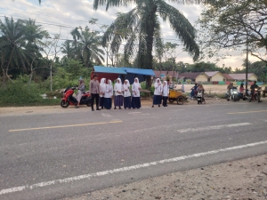 Polsek Sungai Raya Laksanakan Protap 01 di Sekolah untuk Kelancaran Lalu Lintas