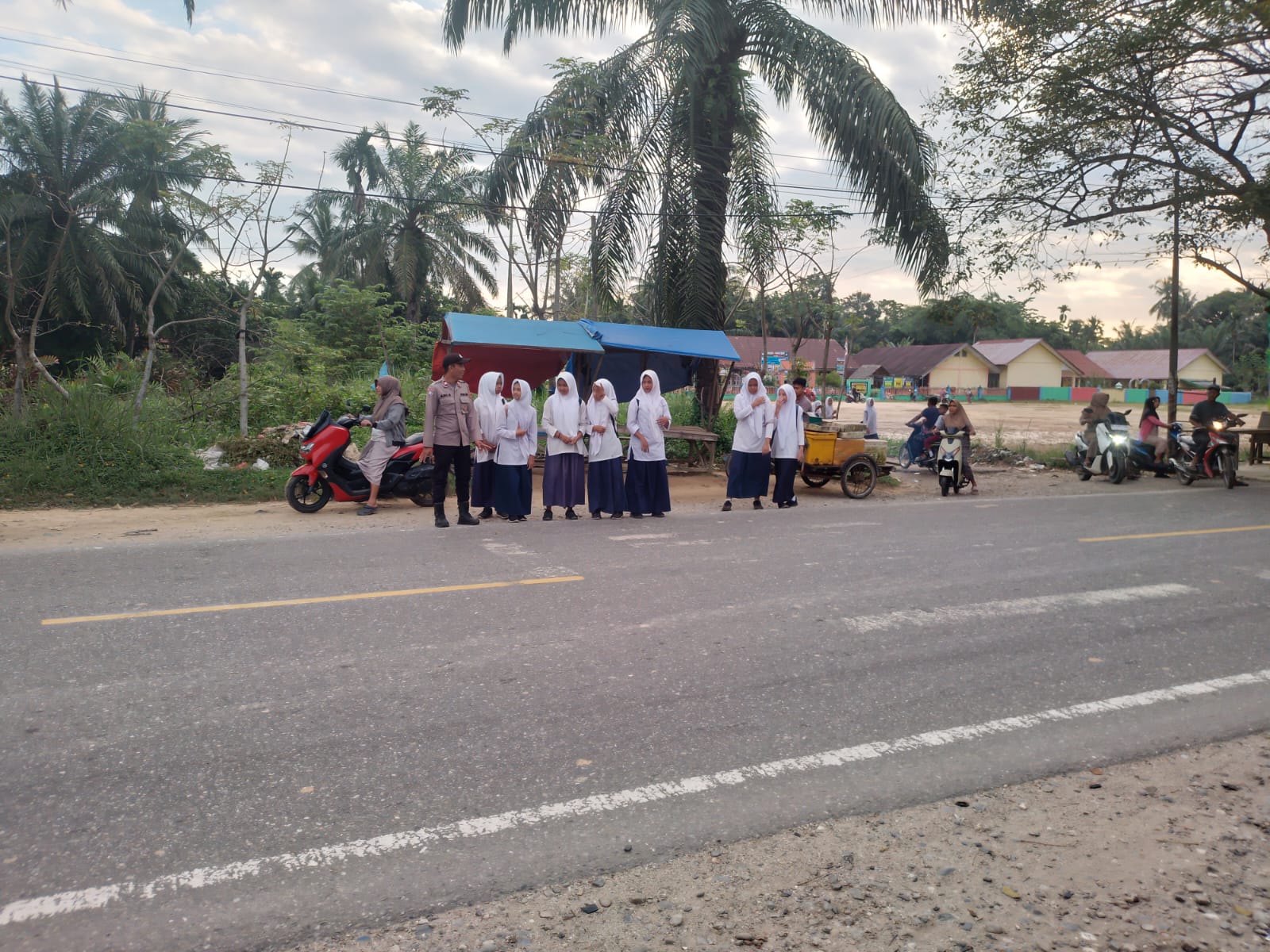 Polsek Sungai Raya Laksanakan Protap 01 di Sekolah untuk Kelancaran Lalu Lintas