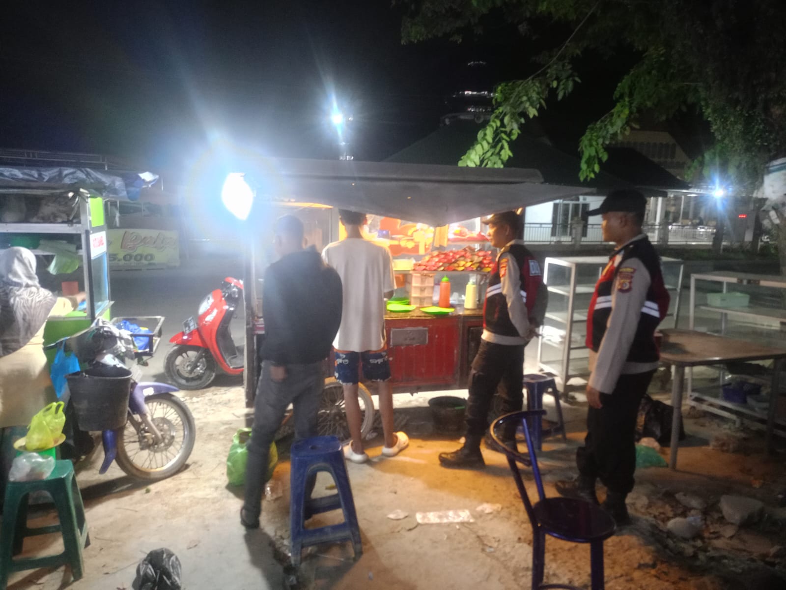Patroli Polsek Manyak Payed Perkuat Keamanan Pasca Banjir