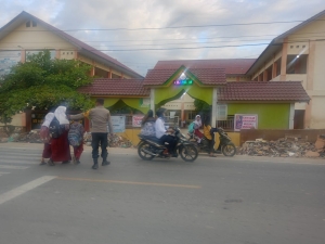 Polsek Manyak Payed Laksanakan Strong Point Pagi di Sekitar Sekolah