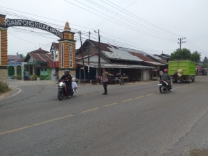 Strong Point Pagi Polsek Birem Bayeun Fokus Kelancaran Arus Lalu Lintas