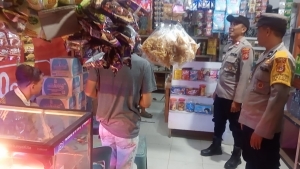 Patroli Malam Polsek Sungai Raya Pantau Aktivitas Warga di Labuhan Keude