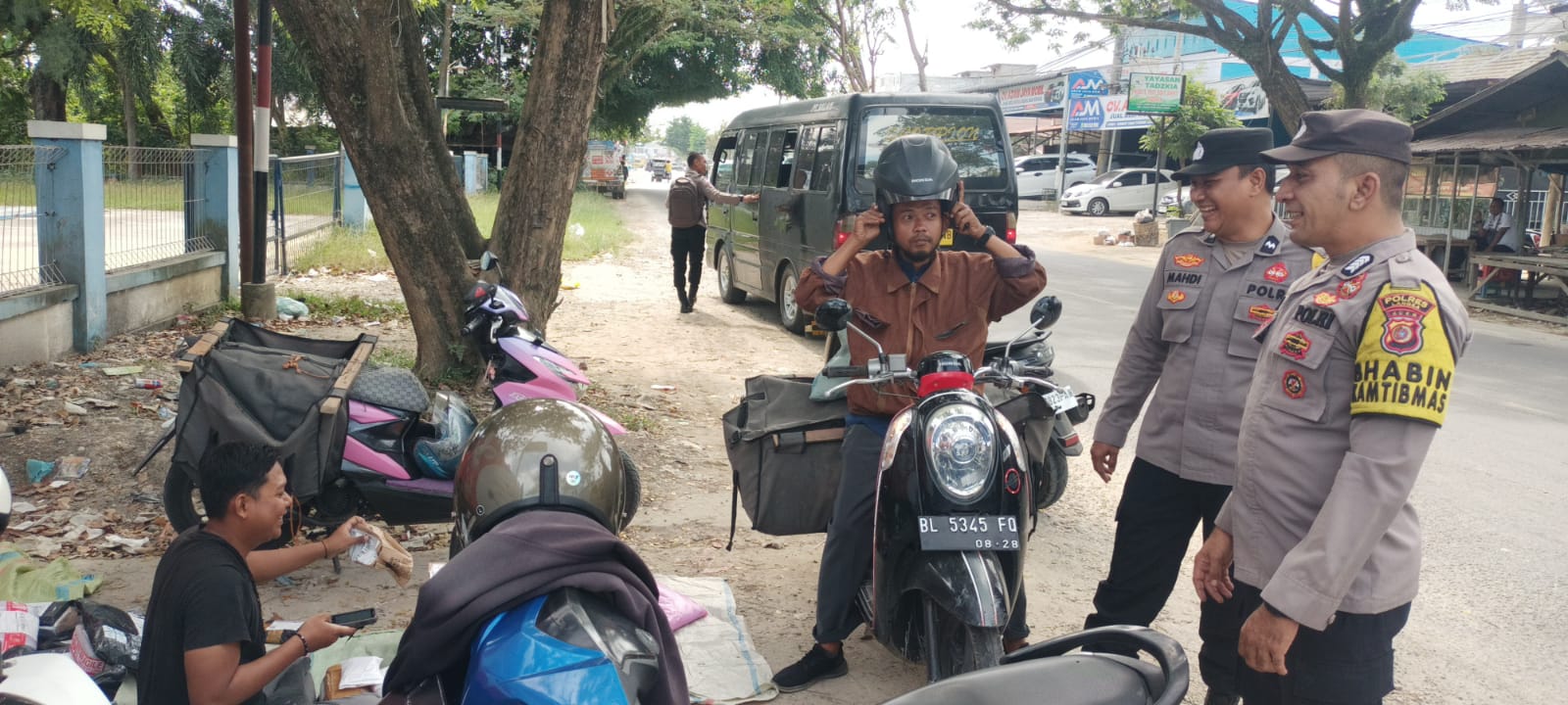 Patroli Siang Polsek Langsa Barat Pantau Aktivitas Masyarakat