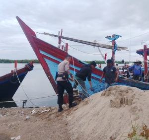 Patroli Sat Pol Airud Polres Langsa Awasi Aktivitas Nelayan