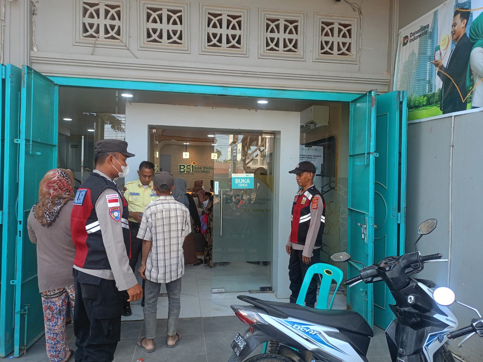 Patroli Polsek Manyak Payed Pantau Situasi Pascabanjir