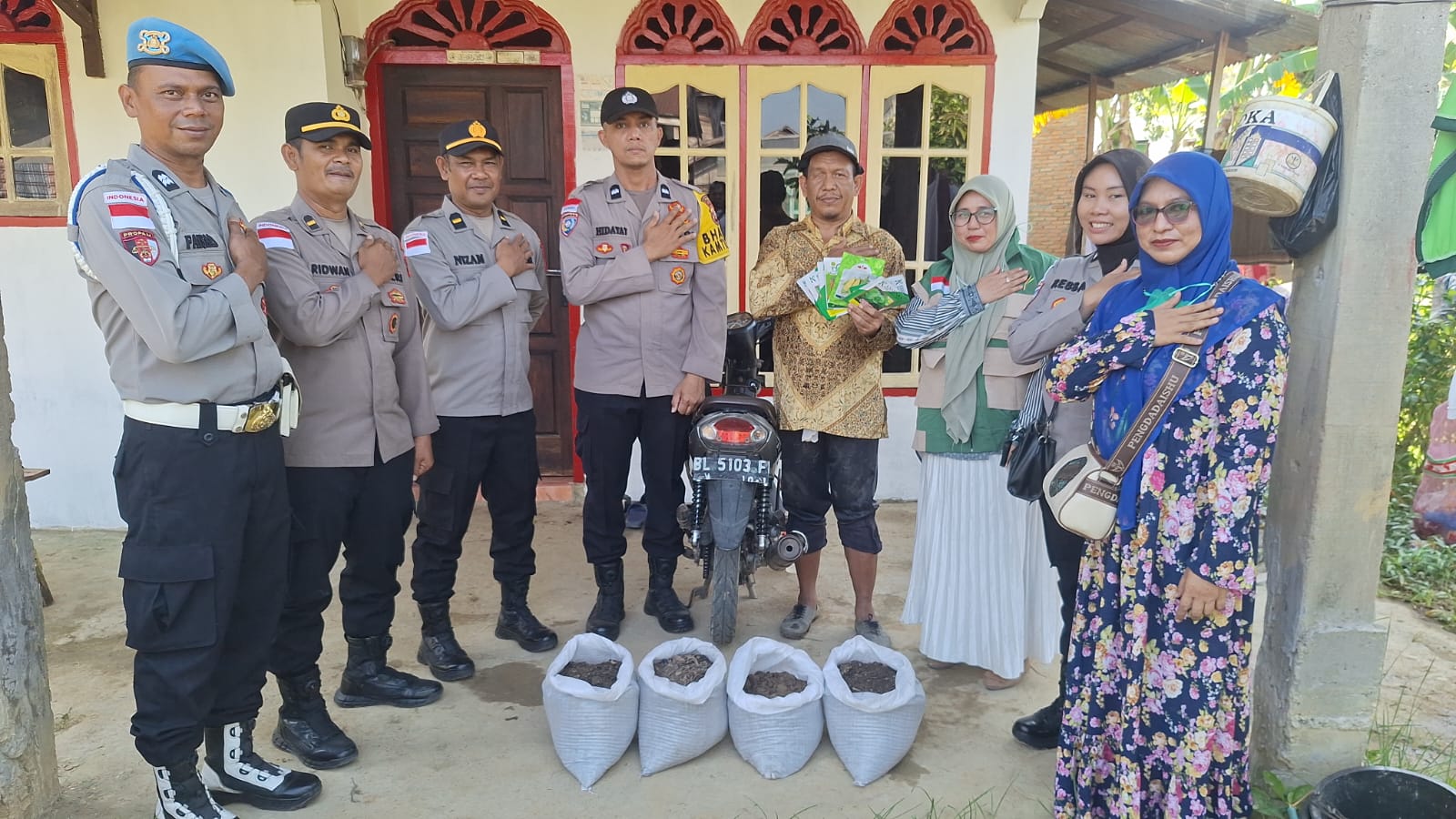 Polsek Langsa Jalankan Program Produktif Pascabanjir Manfaatkan Lumpur untuk Palawija