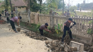 BKO Brimob Nusantara Laksanakan Gotong Royong Pembersihan Pasca Banjir di Manyak Payed
