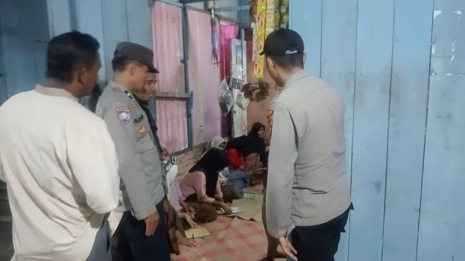 Patroli Malam Polsek Sungai Raya Jaga Kondusivitas Lingkungan