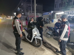 Polsek Manyak Payed Laksanakan Patroli Malam Pantau Aktivitas Masyarakat