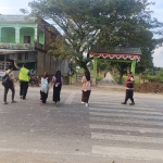 Polsek Manyak Payed Laksanakan Strong Point Pagi di Lingkungan Sekolah
