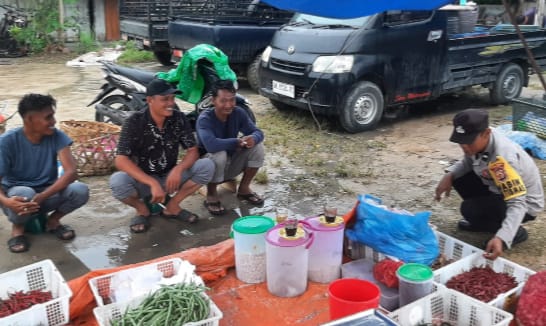 Personel Polsek Rantau Selamat Patroli Siang Pantau Aktivitas Warga