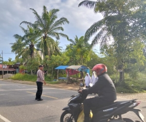 Protap 01 Polsek Sungai Raya Fokus Jaga Kelancaran Lalin Jam Sekolah