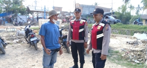 Patroli Polsek Manyak Payed Pantau Aktivitas Warga Siang Hari