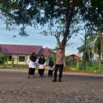 Protap 01 Polsek Birem Bayeun Fokus Pengamanan Pagi di Simpang Keude