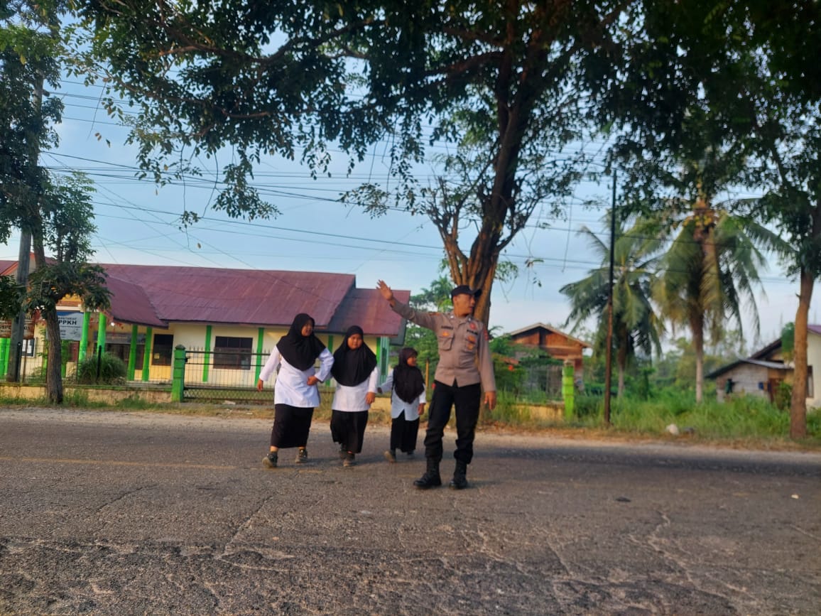 Protap 01 Polsek Birem Bayeun Fokus Pengamanan Pagi di Simpang Keude