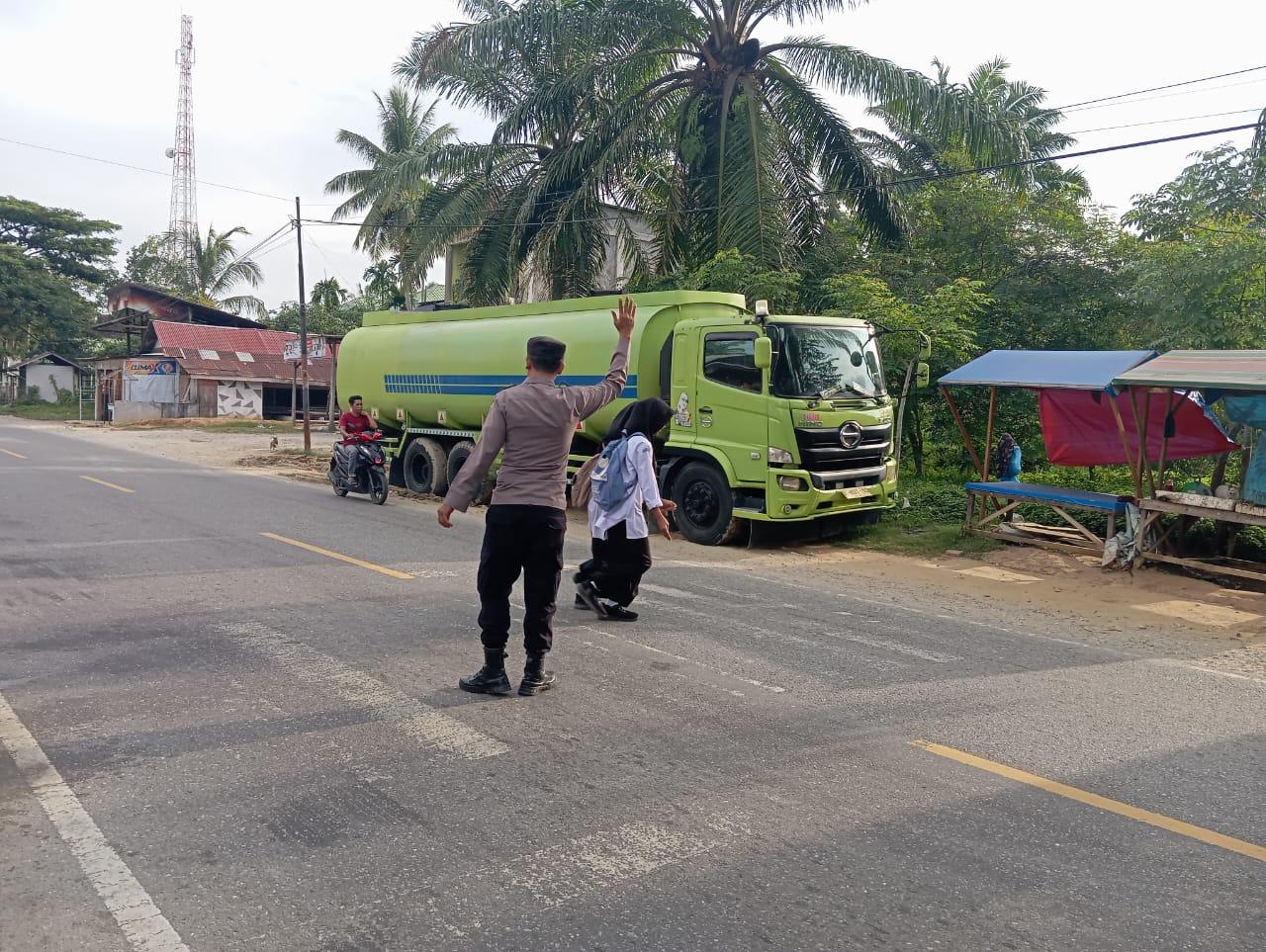 Polsek Sungai Raya Laksanakan Protap 01 di Kawasan Sekolah untuk Cegah Guantibcarlantas