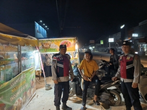Patroli Malam Polsek Manyak Payed Pantau Aktivitas Warga