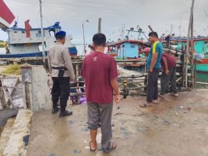 Sat Polairud Polres Langsa Laksanakan Patroli Dialogis di TPI Kuala Langsa