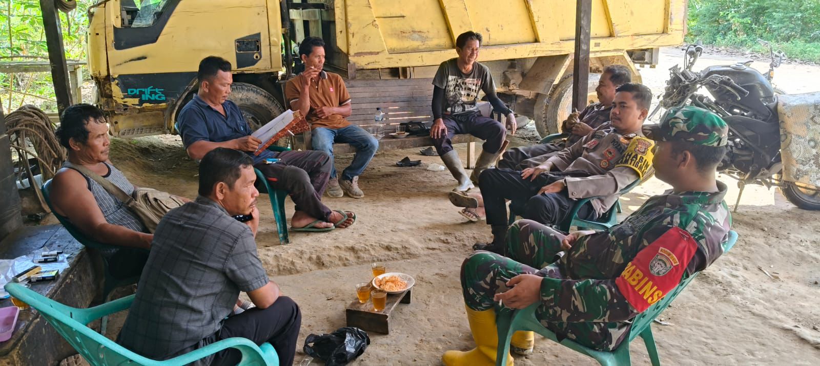 Patroli Polsek Rantau Selamat Pantau Aktivitas Masyarakat