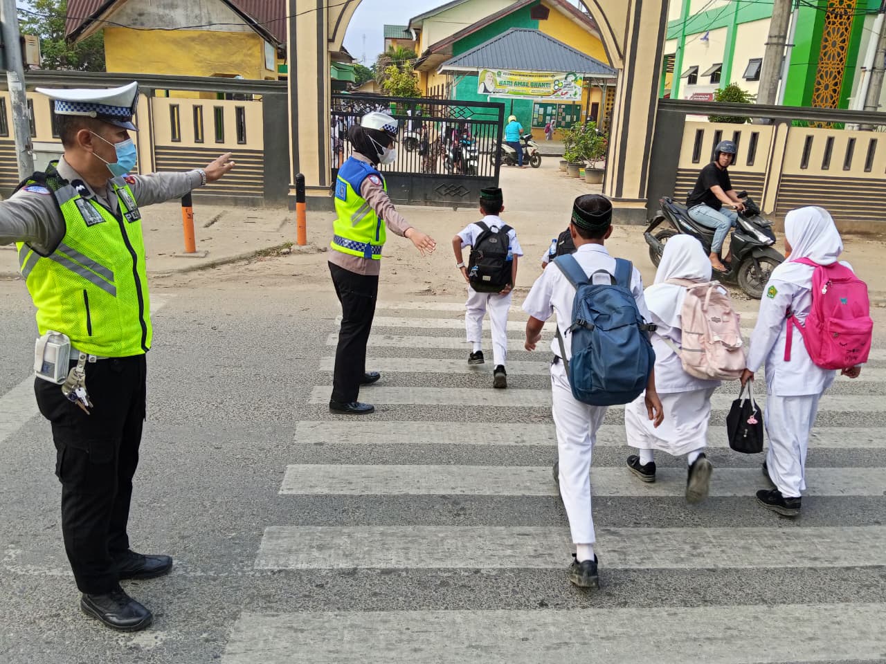 Strong Point Pagi Satlantas Langsa Lancarkan Arus Lalu Lintas Jalan Ahmad Yani