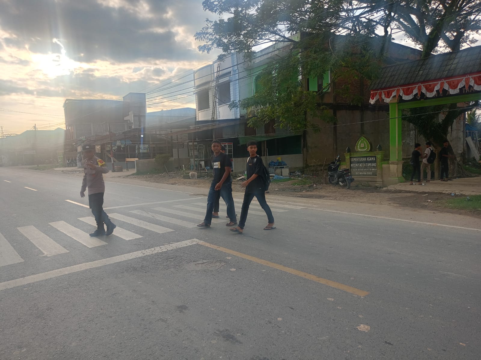 Strong Point Pagi Polsek Manyak Payed Fokuskan Keamanan Sekitar Sekolah