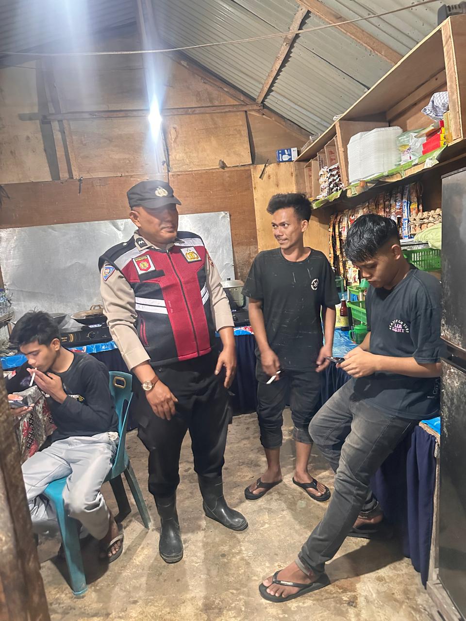 Patroli Malam Polsek Rantau Selamat Pantau Aktivitas Masyarakat