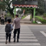 Polsek Manyak Payed Gelar Pengaturan Lalu Lintas di Lingkungan Sekolah