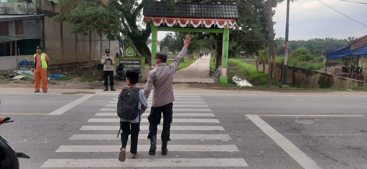 Polsek Manyak Payed Gelar Pengaturan Lalu Lintas di Lingkungan Sekolah