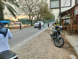 Pengaturan Lalu Lintas Polsek Sungai Raya Dukung Kegiatan Pagi Sekolah