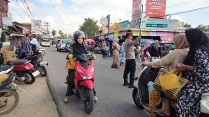 Polsek Sungai Raya Gelar Protap 01 di Simpang Pasar Pekan