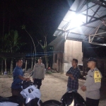 Patroli Malam Polsek Sungai Raya Pantau Aktivitas Warga Desa Alue Rangan