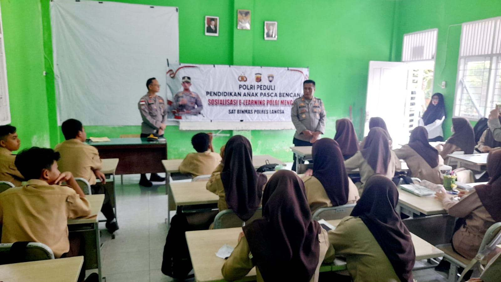 Satbinmas Polres Langsa Sosialisasikan E-Learning “Polri Mengajar” di SMPN 1 Langsa