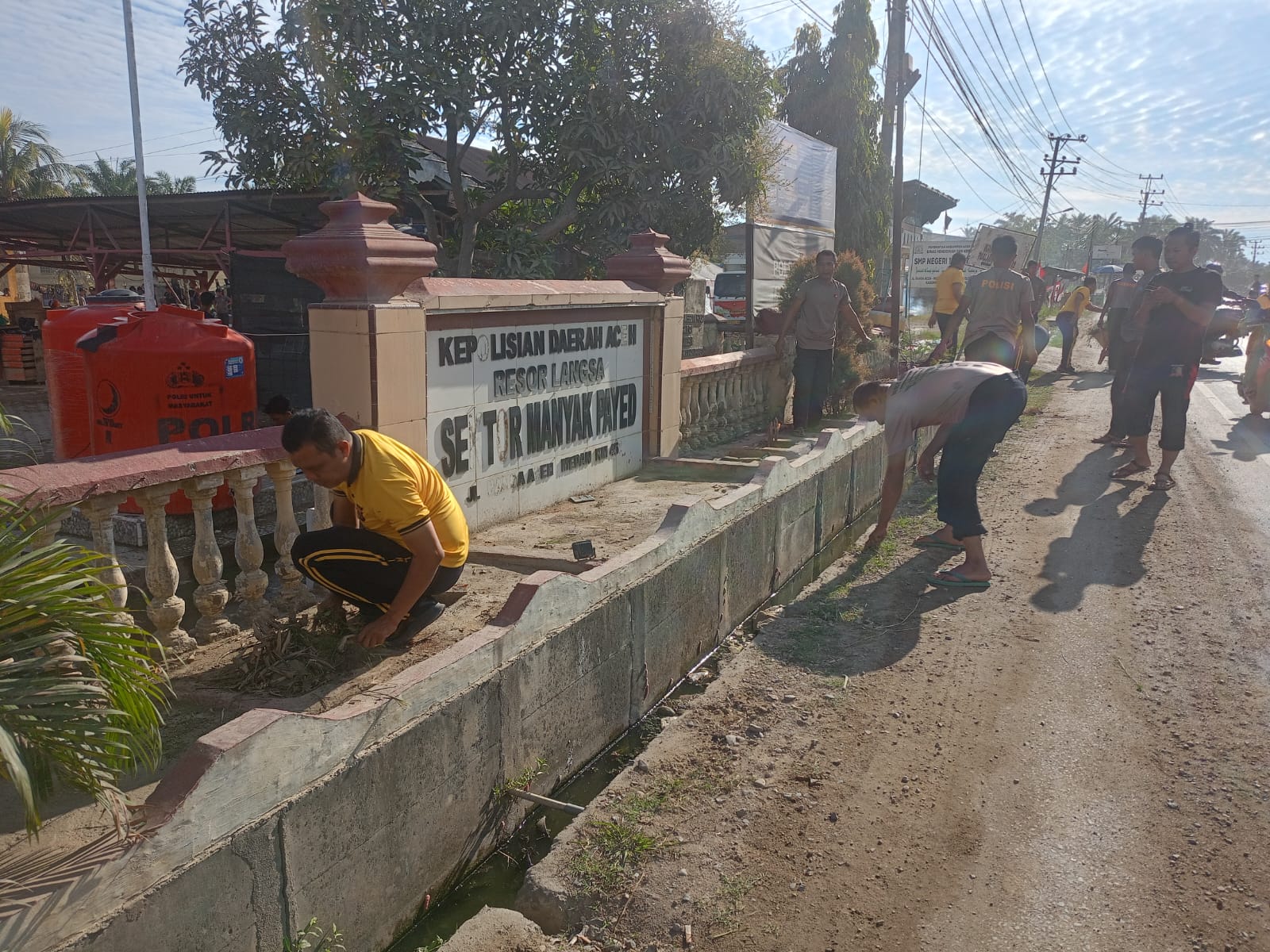 Kurve Pasca Banjir, Mapolsek Manyak Payed Kembali Bersih dan Siap Layani Masyarakat