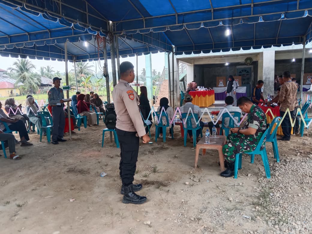 Personel Polsek Sungai Raya Kawal Arus Lalu Lintas dan Aktivitas Warga