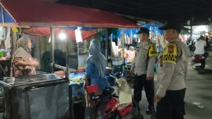 Patroli Malam Polsek Sungai Raya Sambangi Gampong untuk Jaga Kamtibmas