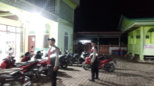 Pengamanan Shalat Tarawih, Polsek Manyak Payed Jamin Kenyamanan Jamaah di Bulan Ramadhan
