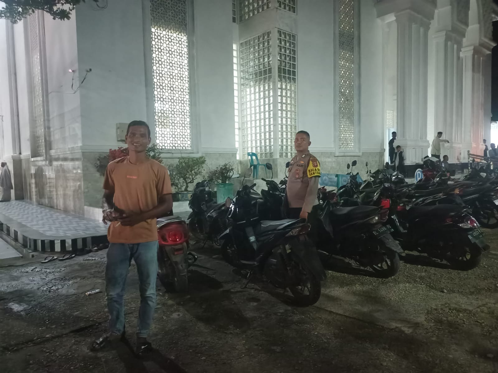 Polsek Langsa Barat Amankan Shalat Tarawih, Ciptakan Rasa Aman bagi Jamaah