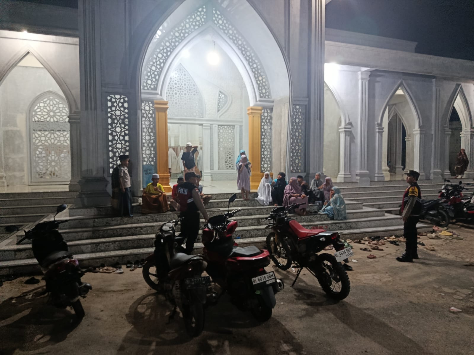Polsek Rantau Selamat Laksanakan Pengamanan Tarawih untuk Menjamin Kenyamanan Jamaah