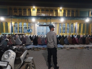 Pengamanan Tarawih Polsek Langsa Barat Berikan Rasa Aman bagi Jamaah