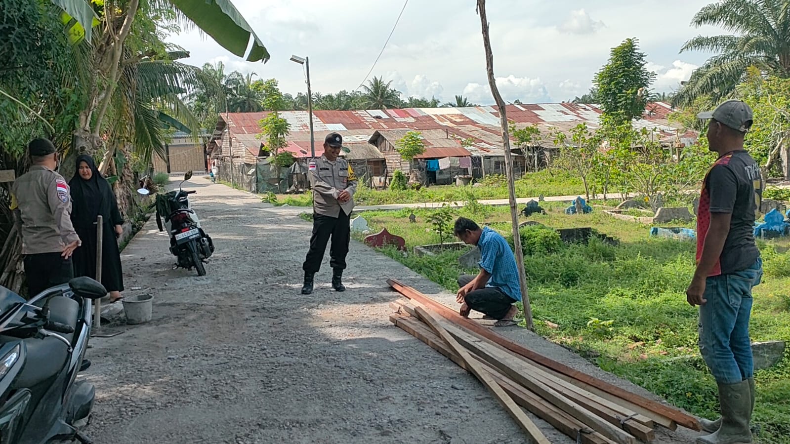 Polsek Sungai Raya Gelar Patroli Dialogis Perkuat Kesadaran Kamtibmas Masyarakat