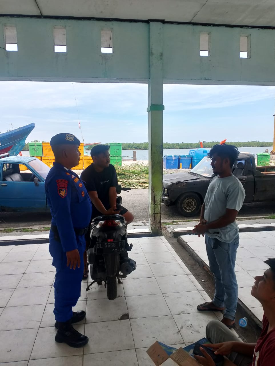 Patroli Dialogis Sat Polairud Langsa Perkuat Pengawasan Aktivitas Nelayan Pesisir