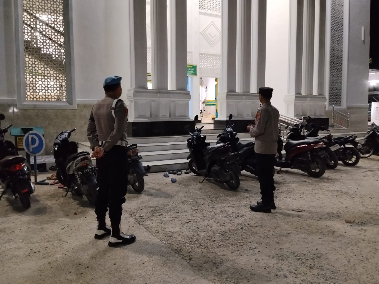 Polsek Langsa Barat Amankan Pelaksanaan Tarawih di Empat Masjid