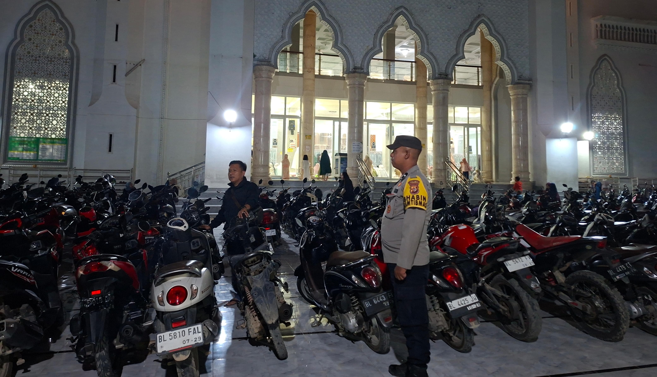 Polsek Langsa Amankan Pelaksanaan Sholat Tarawih di Tiga Masjid Kota