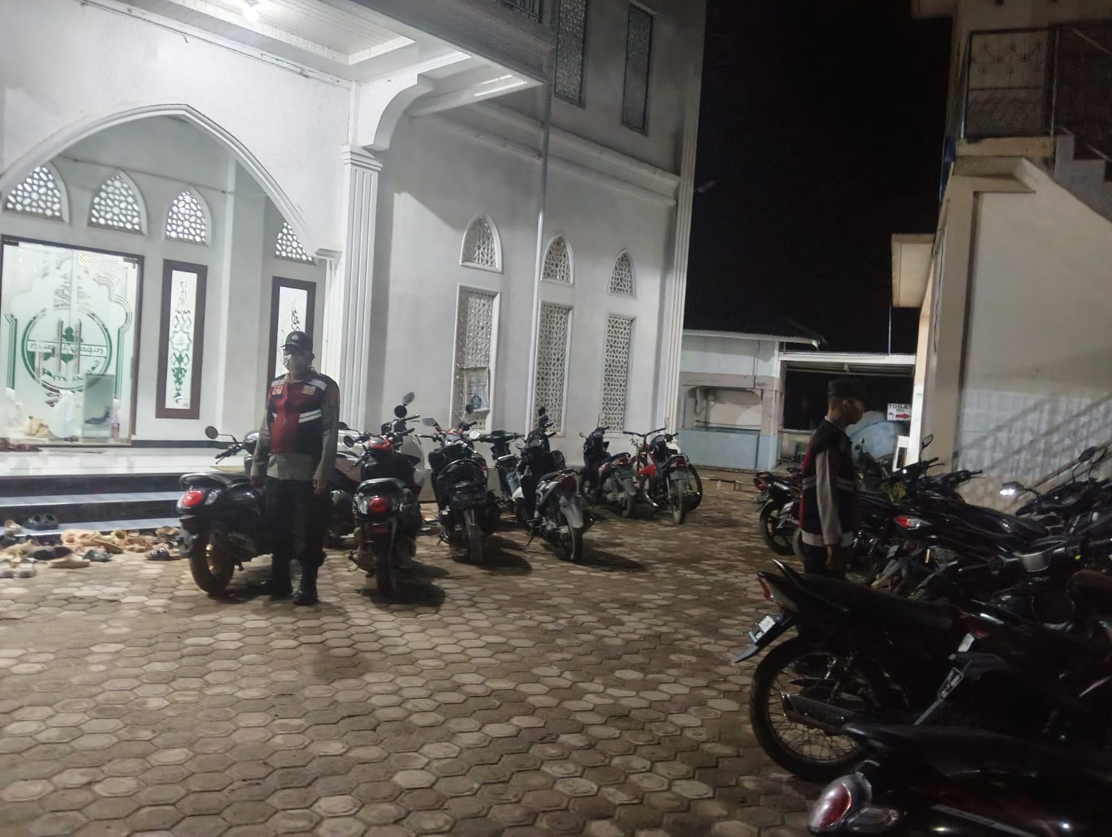 Polsek Manyak Payed Jaga Kekhusyukan Tarawih, Masjid-Masjid Dipantau Ketat